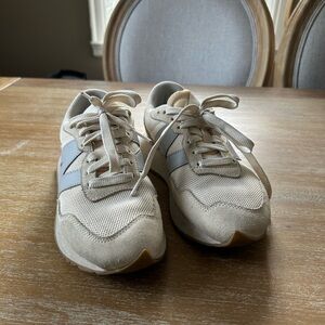 New Balance Women's Sneakers - Cream and Gray